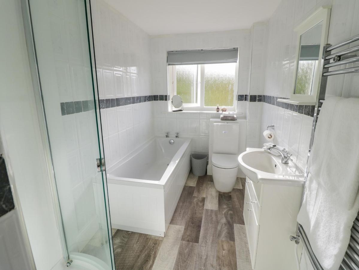 Meadowfields Villa Kidderminster Luaran gambar