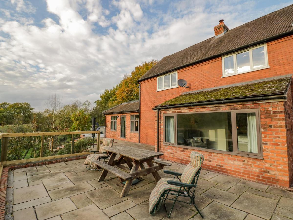 Meadowfields Villa Kidderminster Luaran gambar