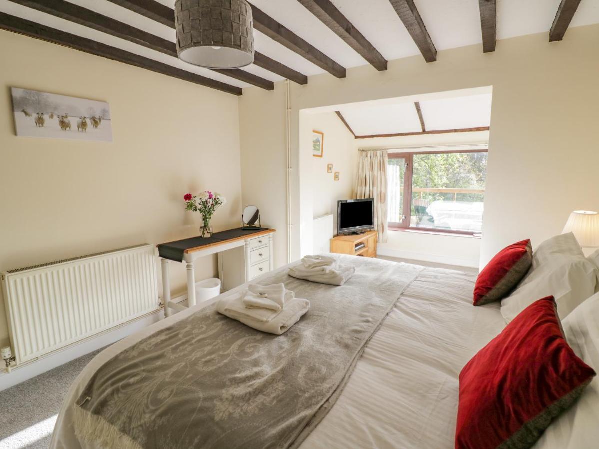 Meadowfields Villa Kidderminster Luaran gambar