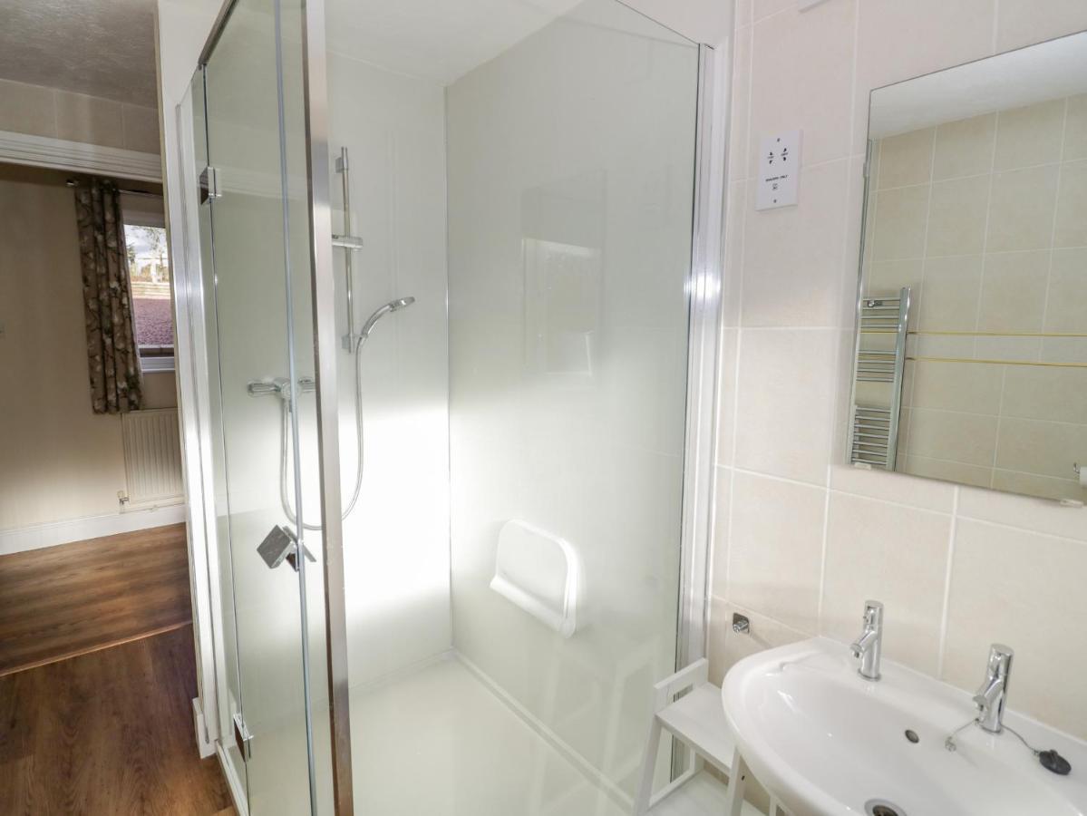 Meadowfields Villa Kidderminster Luaran gambar